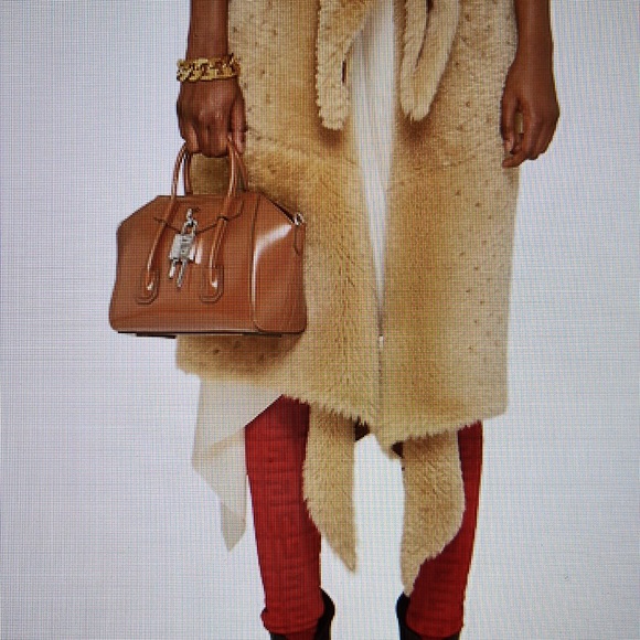 Givenchy Mini Antigona Lock Bag in box leather / Authentic - Picture 9 of 9